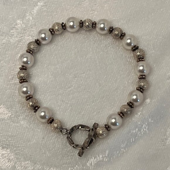 Costume Silver & Pearl Bracelet - Picture 1 of 3